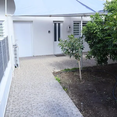 Seaside House With Garden 펜션 *