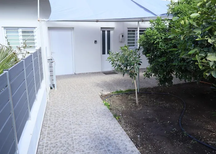 Seaside House With Garden 펜션 *